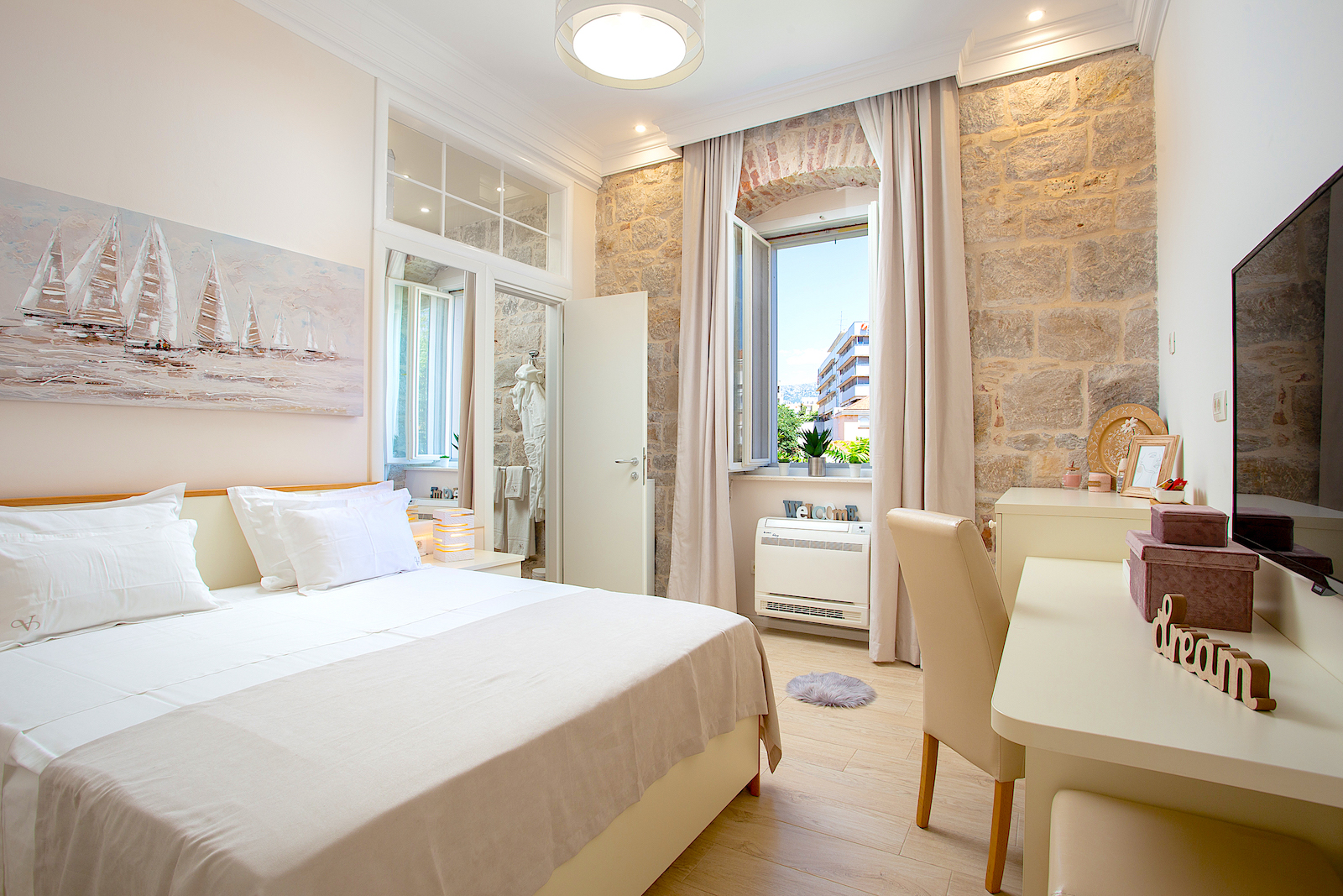 https://www.dalmatia-travel.com/Luxury VICTORIA Suite 3